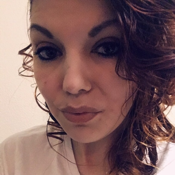 Meet your Posher, Ashley - Picture 1 of 1